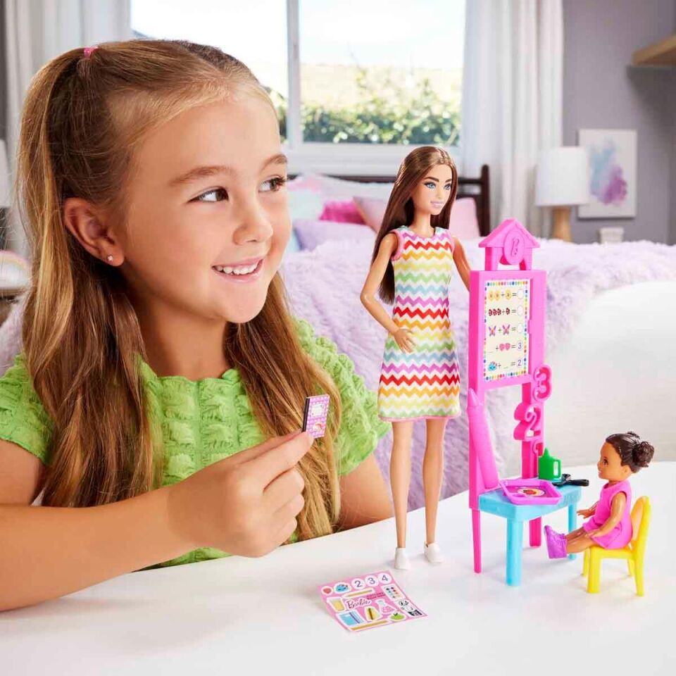 Barbie Kariyer Oyun Seti Öğretmen Bebek JCR76