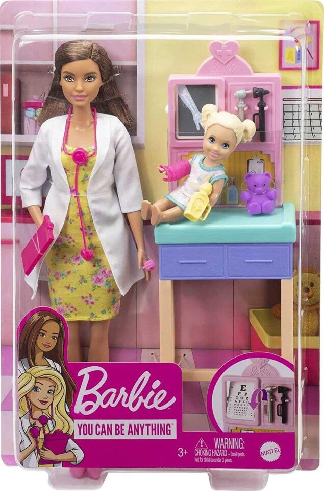Barbie ve Meslekleri Çocuk Doktoru Oyun Seti Kahverengi Saçlı DDHB63-GTN52