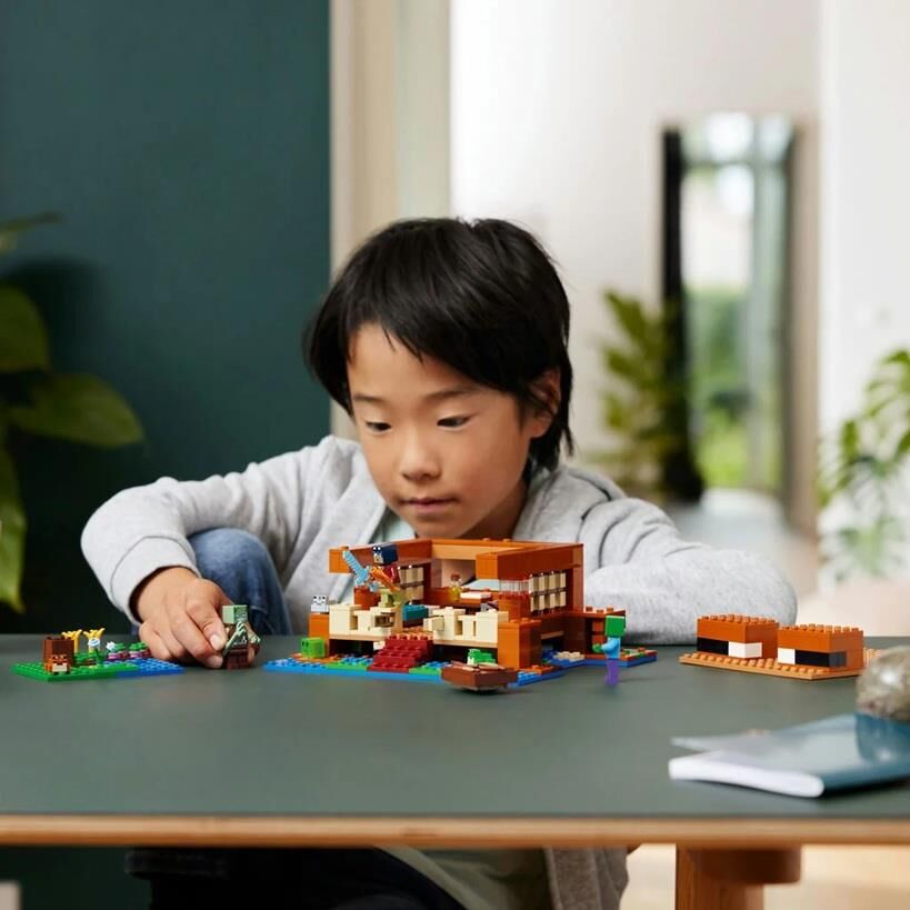 LEGO  Minecraft Kurbağa Evi 21256