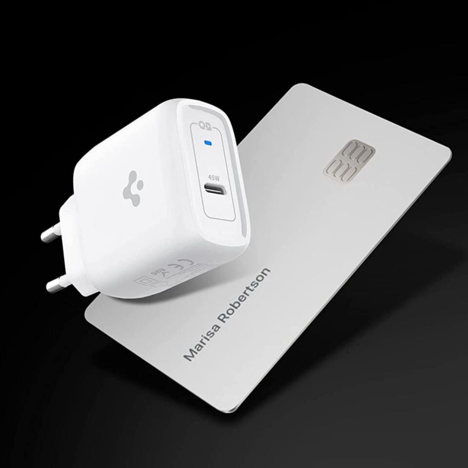 Spigen 45W  USB-C Adaptör + USB-C Örgü Şarj Kablo Beyaz