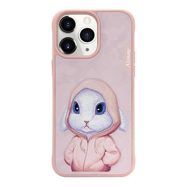 NIMMY iPhone 14 Pro Max Uyumlu Suni Deri Üstüne Gerçek Nakış İşlemeli Kıyafetli Tavşan Desenli Kılıf
