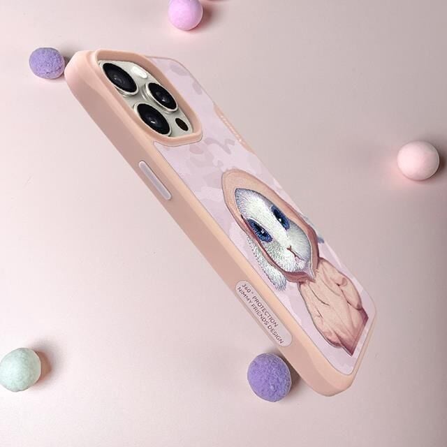 NIMMY iPhone 14 Pro Max Uyumlu Suni Deri Üstüne Gerçek Nakış İşlemeli Kıyafetli Tavşan Desenli Kılıf