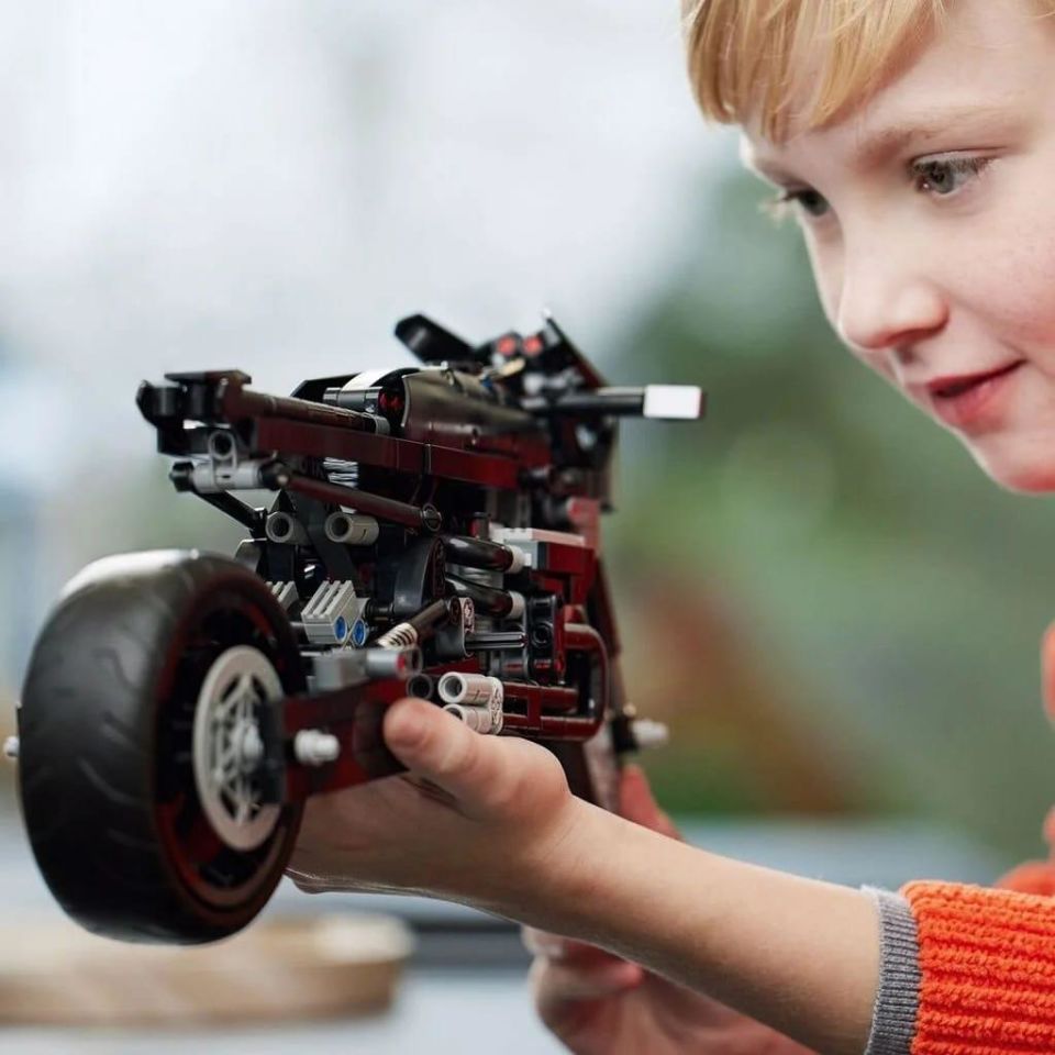 Lego Technic Batman Batcycle 42155