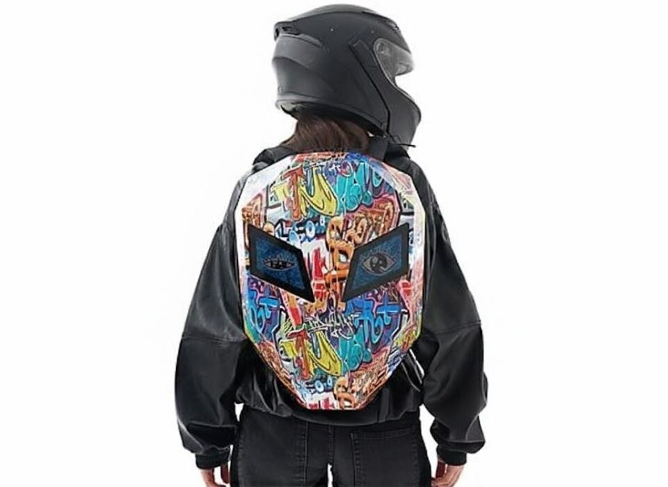 Zampago Ironman Bold Grafitti LED Göz Maskeli USB Şarj Girişli, Sert Kasa Grafiti Akıllı Sırt Çantası - Çok Renkli