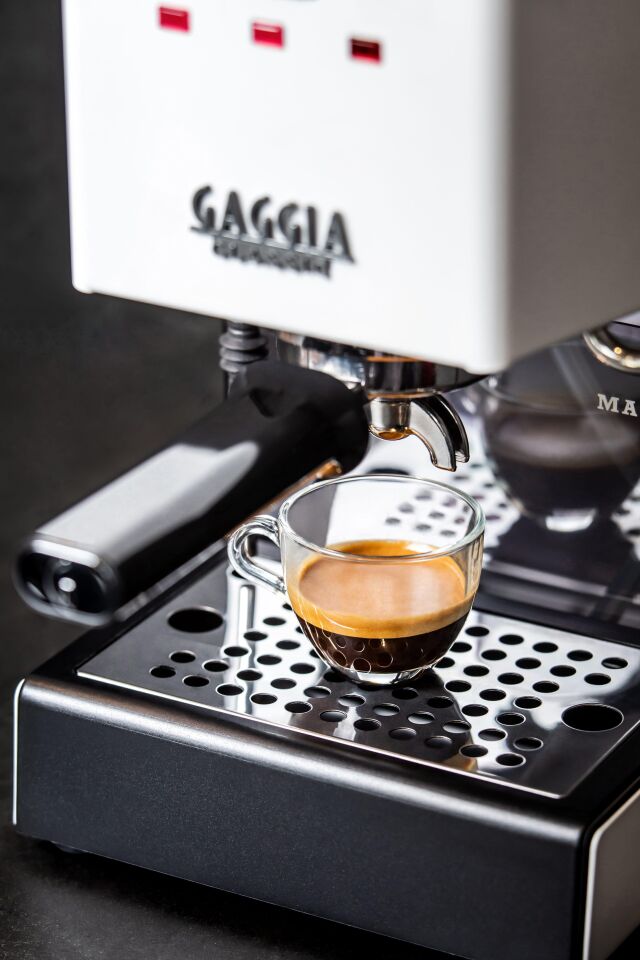 Gaggia Classic E24 Beyaz Espresso Makinesi