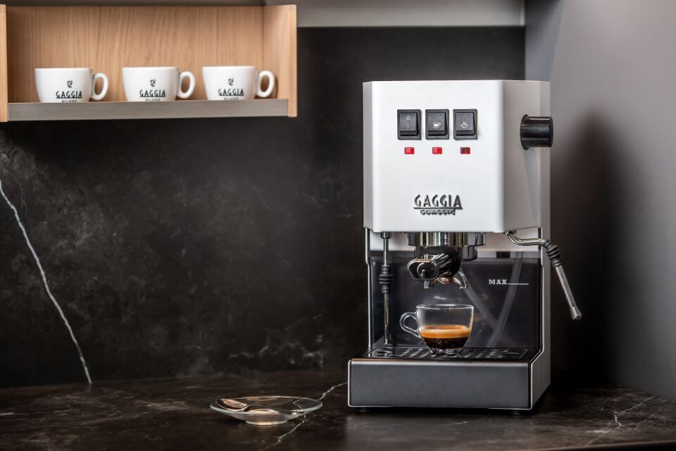 Gaggia Classic E24 Beyaz Espresso Makinesi