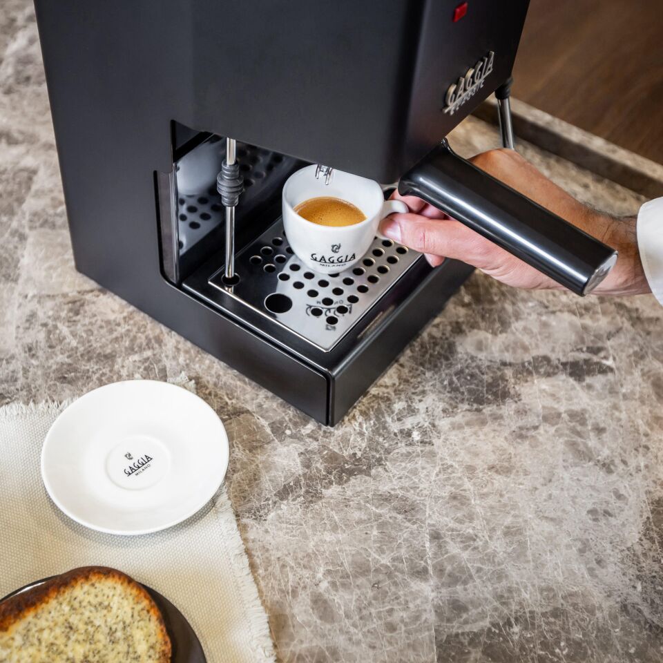 Gaggia Classic E24 Siyah Espresso Makinesi