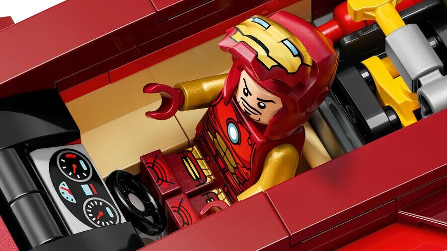 Lego 76310 Marvel Iron Man Arabası ile Black Panther Red Hulk'a Karşı