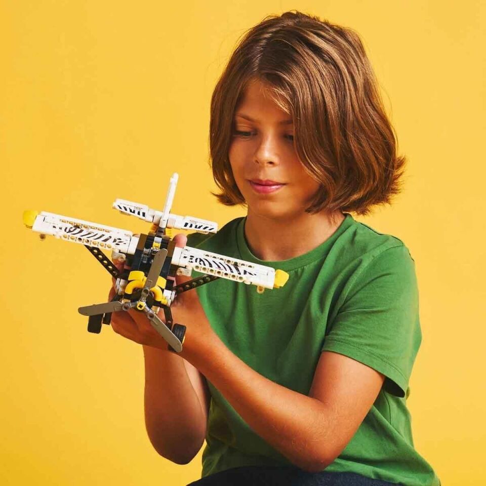 Lego 42198 Technic Arazi Uçağı