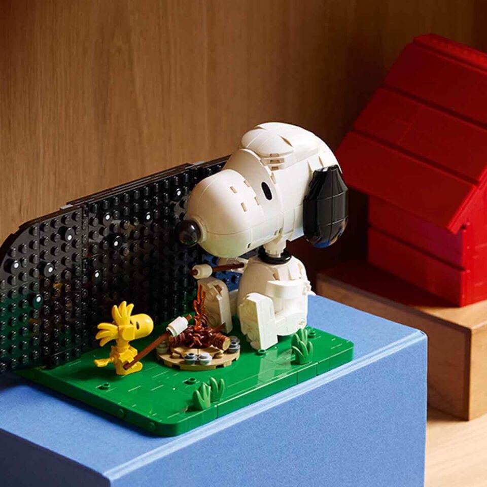 LEGO Ideas Peanuts: Snoopy’nin Köpek Kulübesi 21368 964 Parça