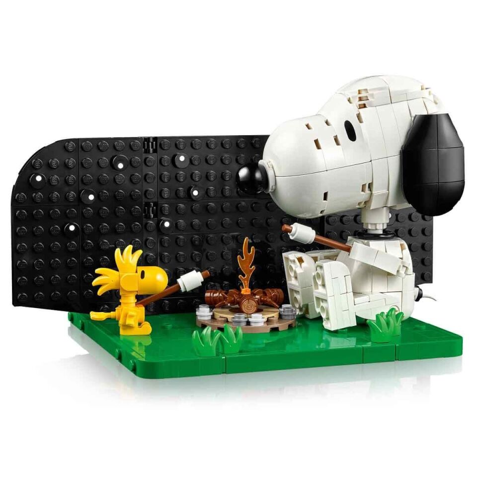 LEGO Ideas Peanuts: Snoopy’nin Köpek Kulübesi 21368 964 Parça
