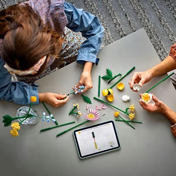 LEGO Botanicals Küçük Sarı Buket 10347