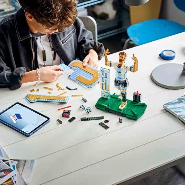 Lego Editions Lionel Messi Futbol Efsanevi 43015