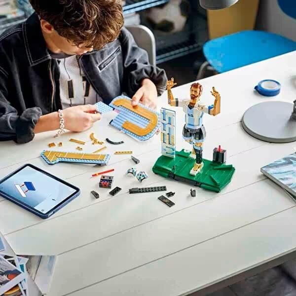 Lego Editions Lionel Messi Futbol Efsanevi 43015