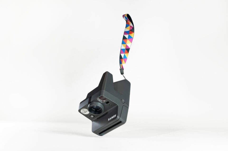 Polaroid Now Generation 2 Anlık Fotoğraf Makinesi - Eames Edition Siyah